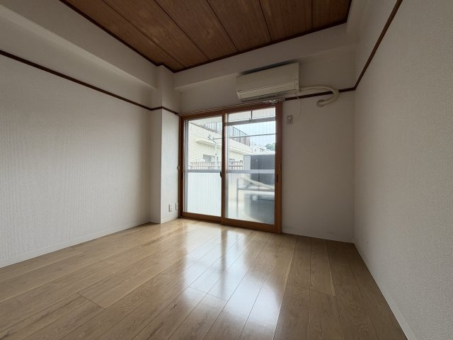 川崎市多摩区寺尾台１丁目の賃貸マンションの居間・リビング
