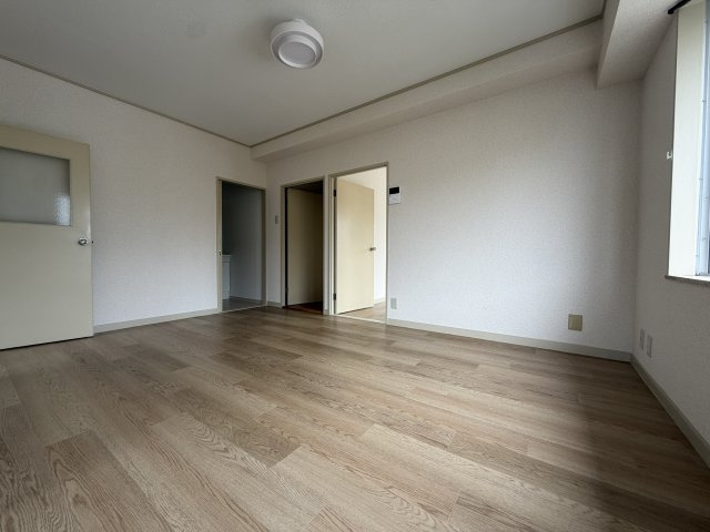 川崎市多摩区寺尾台１丁目の賃貸マンションの居間・リビング