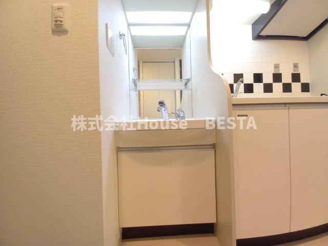 プレサンス神戸西スパークリングの独立洗面台