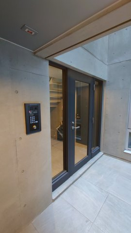 【エントランス】