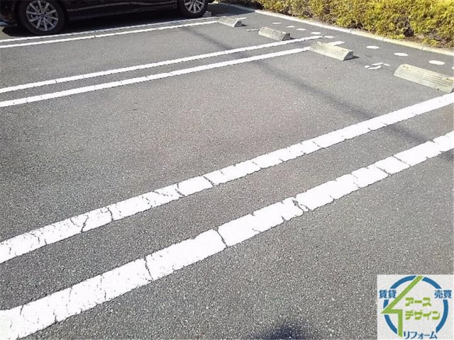 コンフォート本町の駐車場
