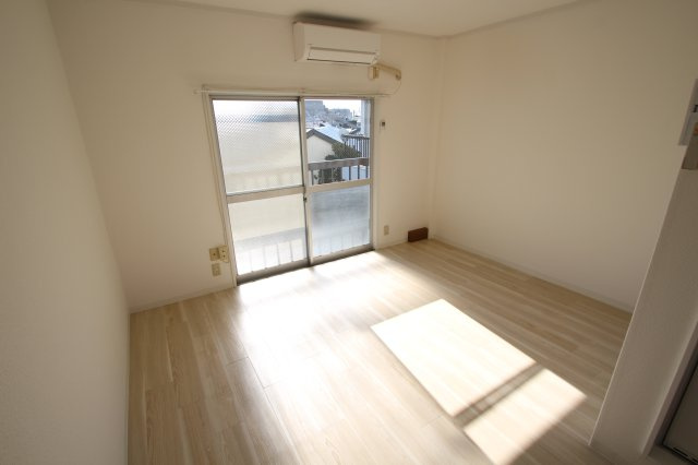 杉田屋ビルの洋室