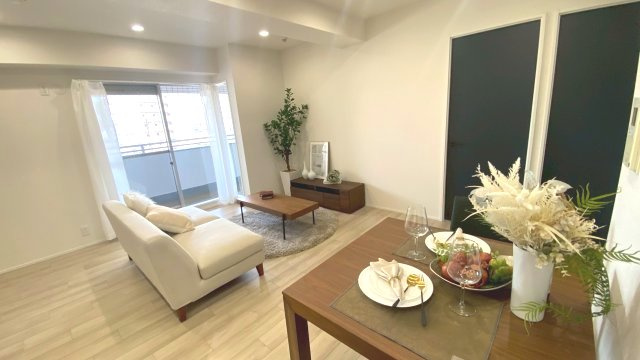 ロワールマンション西公園ビュー A棟のエントランス|落ち着いた雰囲気が広がるエントランスホール！