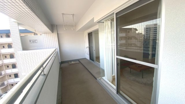 ロワールマンション西公園ビュー A棟のバルコニー|洗濯物もしっかり干せる広々バルコニーです！