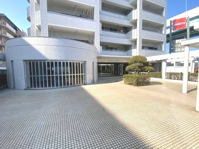 ロワールマンション西公園ビュー A棟の外観|視認性の高い立地に建つ安心のオートロックマンション！