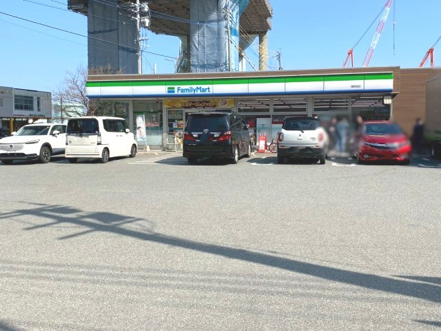 ロワールマンション西公園ビュー A棟の周辺|ちょっとした買物に便利なコンビニまで徒歩約1分！