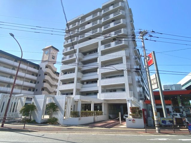 ロワールマンション西公園ビュー A棟の外観|幹線道路沿いの利便性の高いマンション！