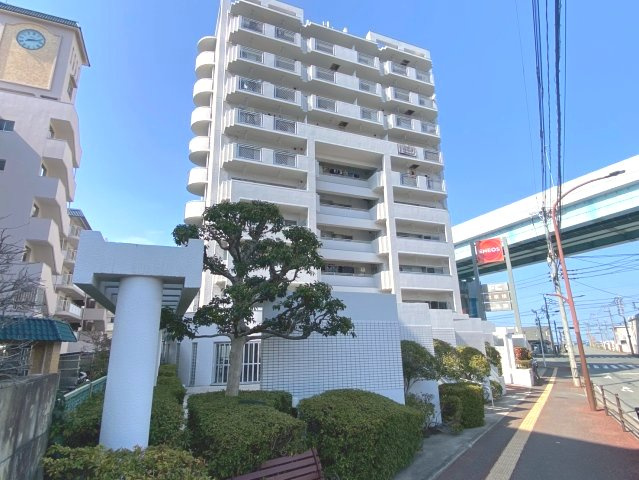 ロワールマンション西公園ビュー A棟の外観|8階建てRC造、重厚感のあるマンションです！