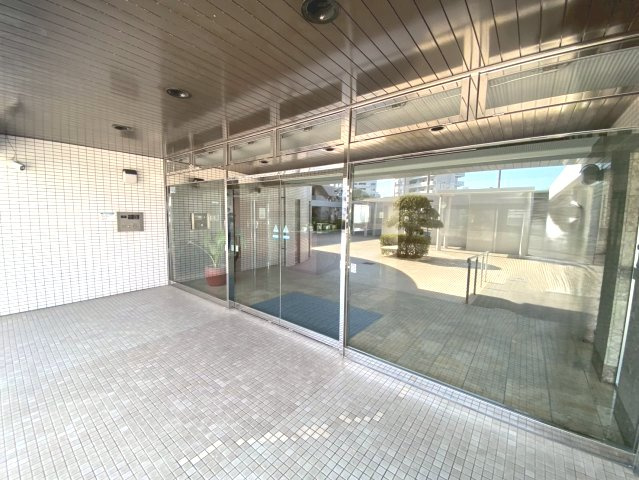 ロワールマンション西公園ビュー A棟のエントランス|開放感のあるエントランスです！