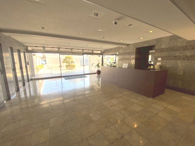 ロワールマンション西公園ビュー A棟のエントランス|穏やかなエントランス空間！