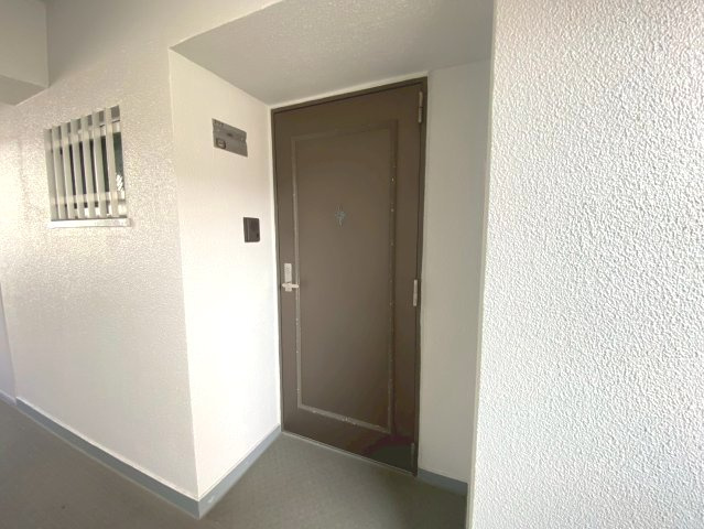ロワールマンション西公園ビュー A棟の玄関|8階建てマンションの5階のお部屋です！