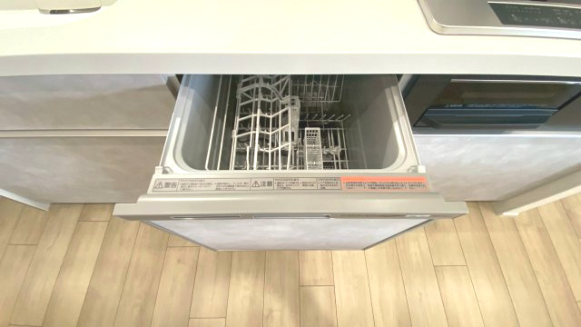 ロワールマンション西公園ビュー A棟のキッチン|家事の時短に活躍！食器洗浄乾燥機搭載です！