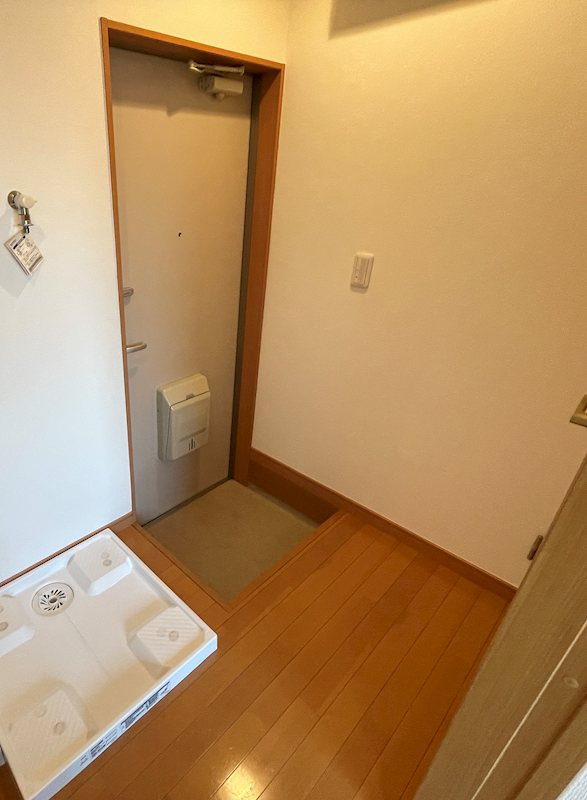 ハイツ東坂下の玄関