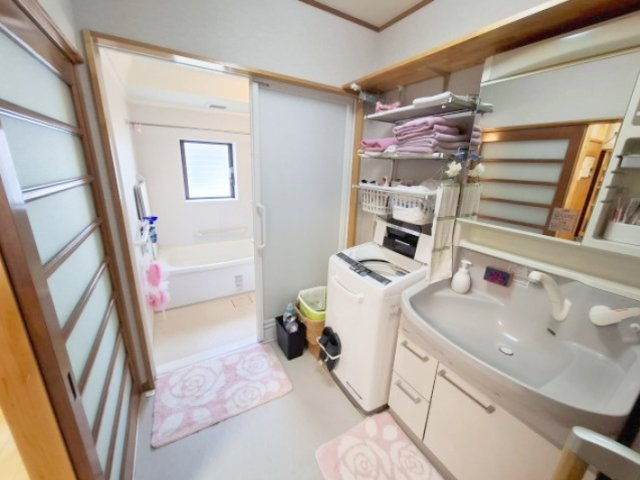 売中古戸建　静岡市駿河区緑が丘町のランドリースペース|広いランドリースペースでリネン棚やカウンターを設置することもできます