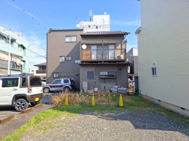 売中古戸建　静岡市駿河区緑が丘町の駐車場|広い駐車場で普段の通勤、買い物はもちろん、来客時や、お子様が成長されてからも活躍してくれそうです！