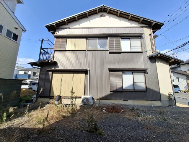 売中古戸建　静岡市駿河区緑が丘町の外観|陽当りもよく、窓もたくさんあるので、明るい風通しのよい物件です！