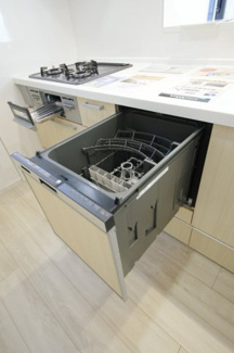 【キッチン】 | 【仲介手数料無料！！】日野市多摩平3丁目　新築戸建て（全2棟）1号棟　5399万円 | 食器洗い乾燥機