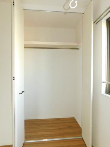 ブリス野多目の収納|【人気物件】広々クローゼットで洋服も掛けれて、収納が豊富です。♪