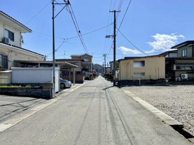 【前面道路含む現地写真】 | 【敷地面積66坪以上　全2区画 分譲地】 | 前面道路　東側６ｍです♪
