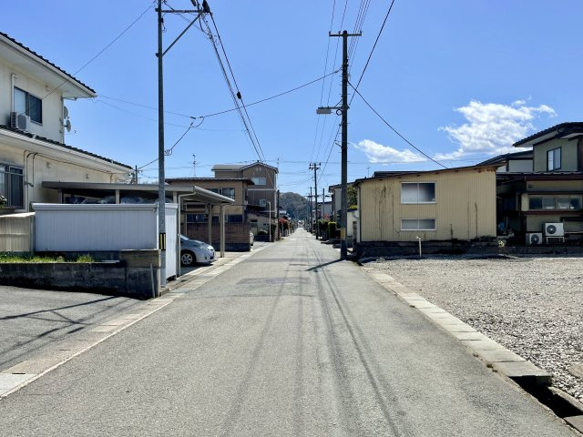 【前面道路含む現地写真】 | 【敷地面積66坪以上　全2区画 分譲地】 | 前面道路　東側６ｍです♪