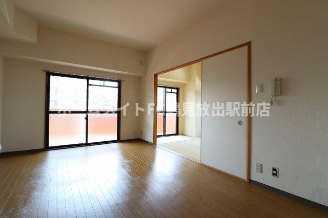 大阪市鶴見区浜５丁目の賃貸マンションの居間・リビング