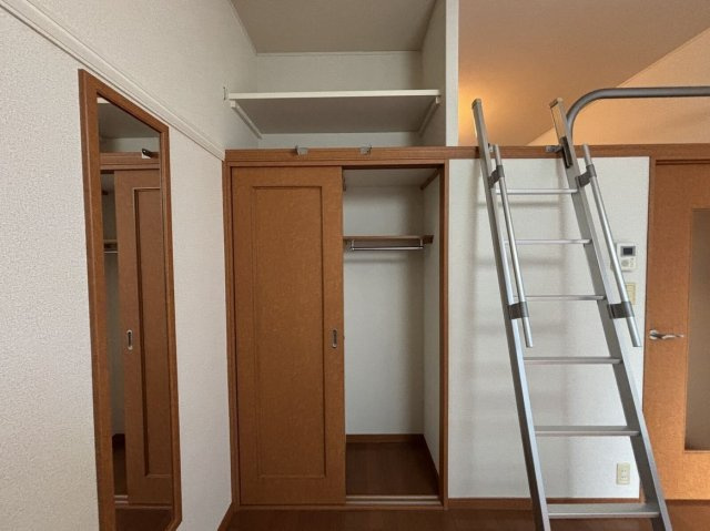 レオパレスセリバテール仁川の内装