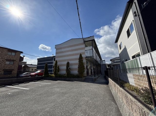 レオパレスセリバテール仁川の外観