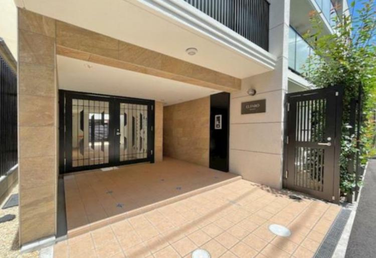 エルファーロ神楽坂のエントランス