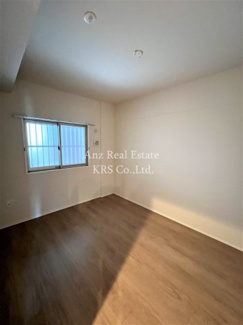 【寝室】 | リフレ天満橋 | 寝室部分！窓があるので暗くないです！
