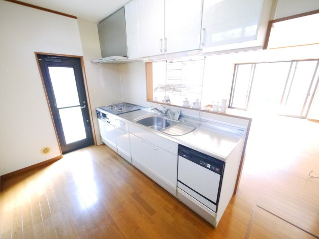 八街市八街に　中古戸建のキッチン|内装リフォーム令和8年3月平成14年12月築カーポート2台JR総武本線八街駅徒歩約24分閑静な分譲地