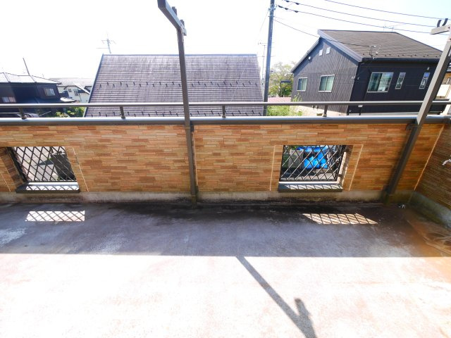 八街市八街に　中古戸建のバルコニー|内装リフォーム令和8年3月平成14年12月築カーポート2台JR総武本線八街駅徒歩約24分閑静な分譲地