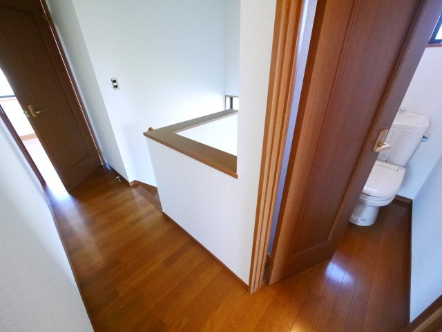 八街市八街に　中古戸建の内装|内装リフォーム令和8年3月平成14年12月築カーポート2台JR総武本線八街駅徒歩約24分閑静な分譲地