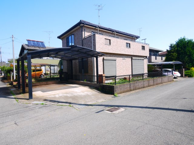 八街市八街に　中古戸建の前面道路含む現地写真|内装リフォーム令和8年3月平成14年12月築カーポート2台JR総武本線八街駅徒歩約24分閑静な分譲地