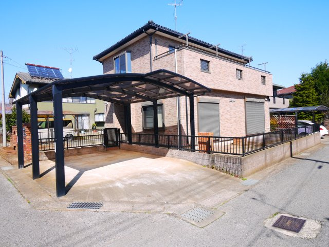 八街市八街に　中古戸建の駐車場|内装リフォーム令和8年3月平成14年12月築カーポート2台JR総武本線八街駅徒歩約24分閑静な分譲地