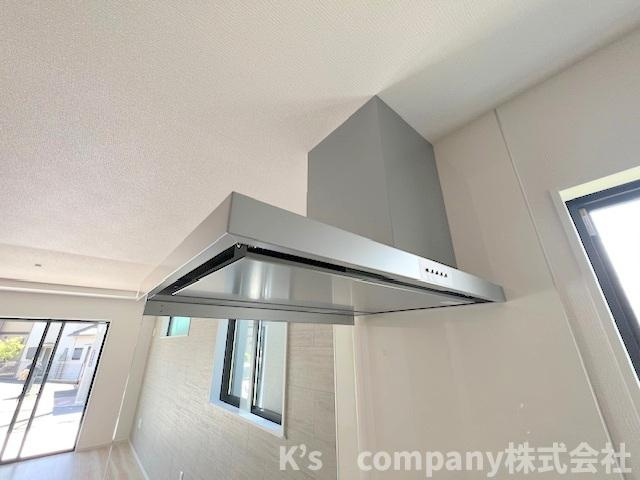 ◎茅ヶ崎市東海岸北5丁目　新築戸建　1号棟のキッチン|お手入れのしやすいスリムタイプのレンジフード☆