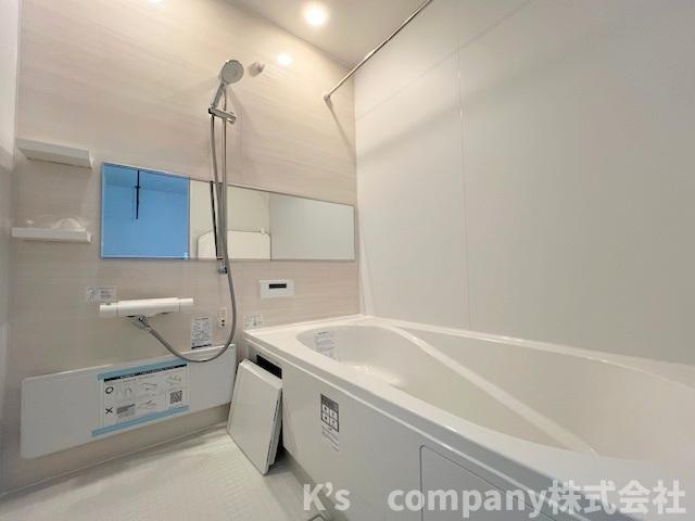 ◎茅ヶ崎市東海岸北5丁目　新築戸建　1号棟の浴室|清潔感のある明るい印象の浴室スペース◇一日の疲れを癒す心地の良い空間☆