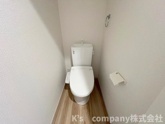 ◎茅ヶ崎市東海岸北5丁目　新築戸建　1号棟のトイレ|白を基調とした清潔感のあるトイレ◇