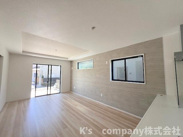◎茅ヶ崎市東海岸北5丁目　新築戸建　1号棟の居間・リビング|キッチン側から見たリビングスペース◇