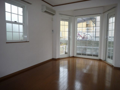 【内装】 | フラワーガーデン片西 | 明るい室内です