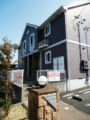 【エントランス】 | フラワーガーデン片西 | 建物外観を気になさる方へ、見た目の良い物件です