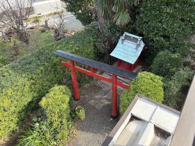 松崎町　松崎の庭|庭にあるお稲荷さん