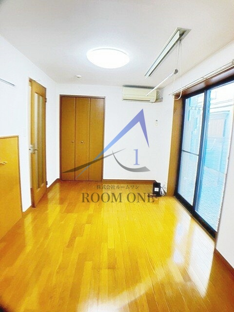 ヴィラージュ　プルニエの居間・リビング|洋室のお部屋です。