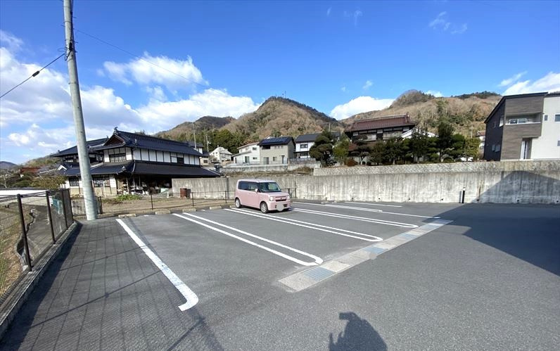 サン　グレイス　ヴィラの駐車場