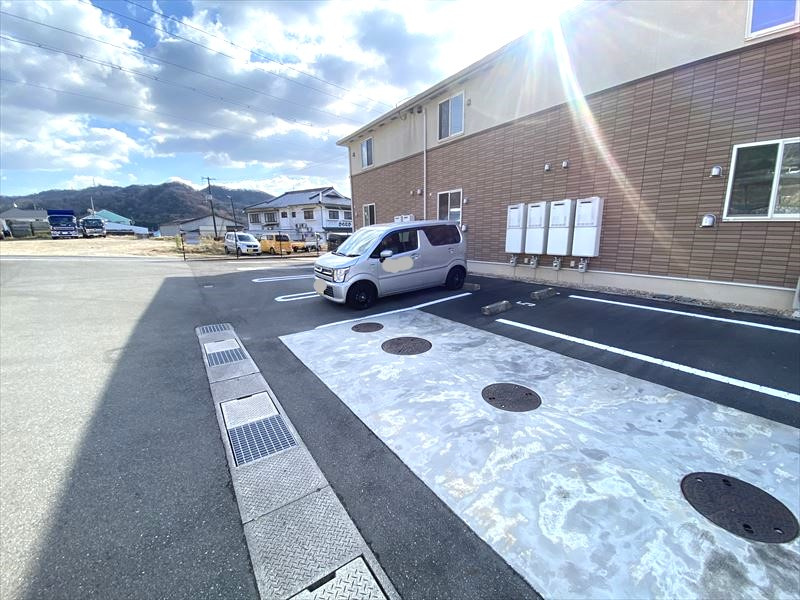 サン　グレイス　ヴィラの駐車場