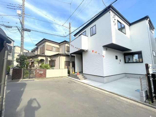 【前面道路含む現地写真】 | 川越市砂　新築一戸建住宅　全1棟　(ふじみ野店) | 東武東上線「新河岸」駅徒歩11分！小学校徒歩17分、中学校徒歩9分、コンビニ徒歩10分、スーパー徒歩14分と充実した住環境。