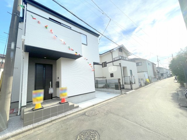 【前面道路含む現地写真】 | 川越市砂　新築一戸建住宅　全1棟　(ふじみ野店) | 周辺環境も併せてご案内いたします。
お気軽にお問い合わせください！