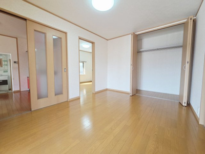 【居間・リビング】 | メゾンリベルテ | キッチン横の洋室はLDK使いも出来ます