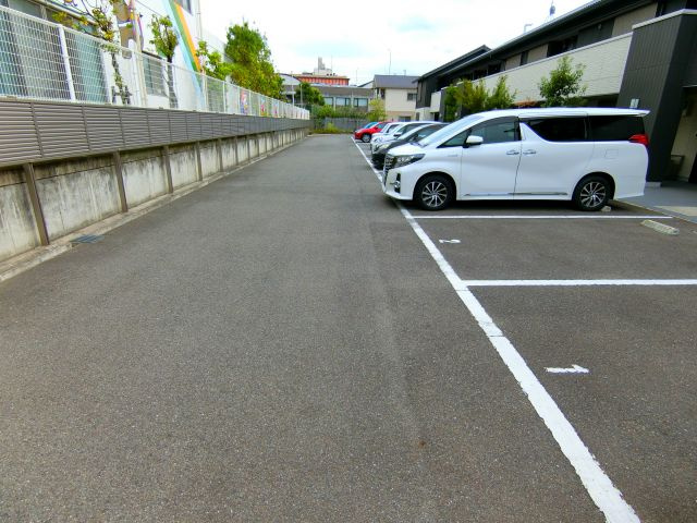 シャーメゾン竹城庵の駐車場