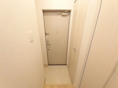 【玄関】 | ヴァロ伏見稲荷