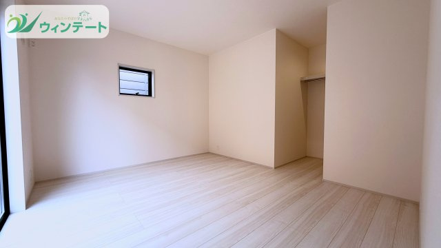 石岡市府中2期　新築戸建の洋室|一日の終わりに心安らぐ寝室。採光・通風ともに良好で、居心地の良さにこだわったプライベート空間です。